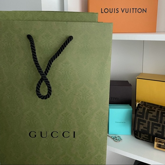 Sold 🚫 Gucci Rhyton Gucci Logo Sneakers - Picture 2 of 6